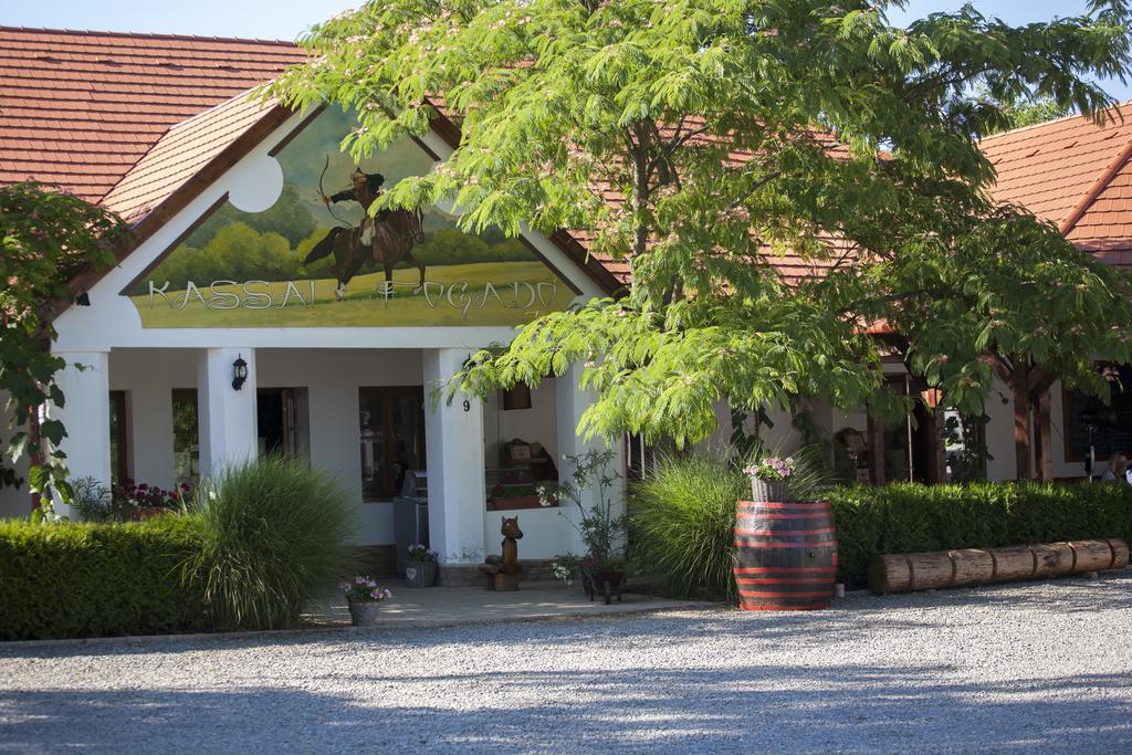 Hotel Kassai Fogado Kaposmero Exteriér fotografie